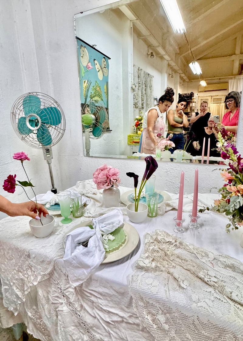 סדנת שזירת פרחים לעיצוב שולחן וואו | ביני בוקה + קרן שביט