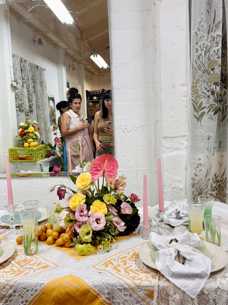 סדנת שזירת פרחים לעיצוב שולחן וואו | ביני בוקה + קרן שביט
