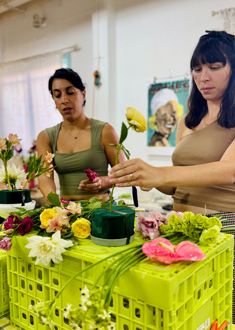 סדנת שזירת פרחים לעיצוב שולחן וואו | ביני בוקה + קרן שביט