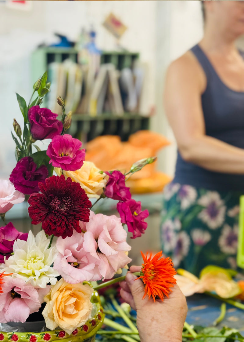 סדנת שזירת פרחים לעיצוב שולחן וואו | ביני בוקה + קרן שביט