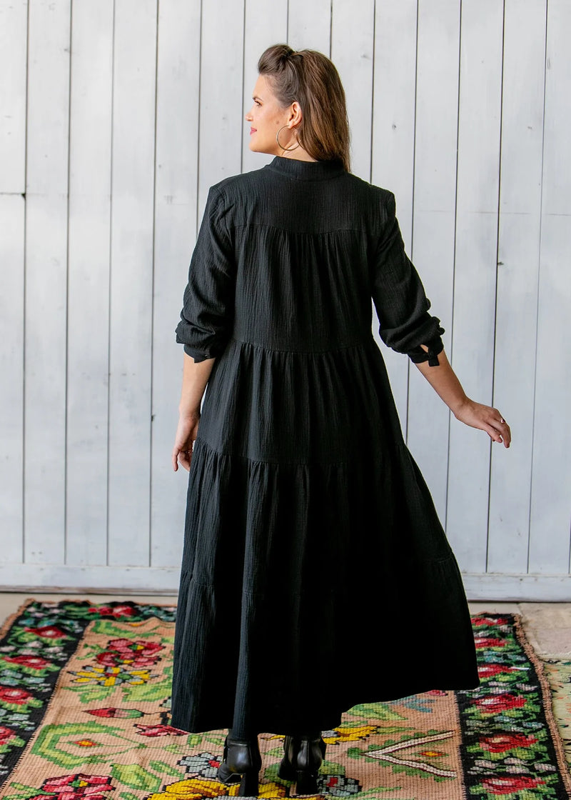 שמלת לורה | טטרה שחורה | אופק | פיינאל סייל